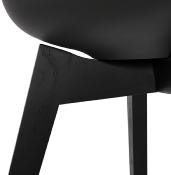 Chaise design 'Blackstad' noire avec 4 pieds en bois noir
