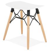 Tabouret bas scandinave 'Solo' blanc avec 4 pieds en bois naturel