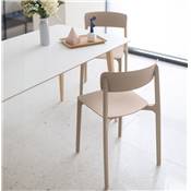 Chaise design intérieur / extérieur moderne 'COCKTAIL' avec assise et pieds en résine beige
