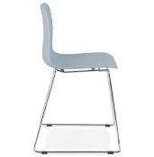 Chaise design empilable 'Style' bleue avec pieds tréteaux en métal chromé