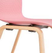 Chaise scandinave design 'Parkwood' rose avec 4 pieds en bois naturel