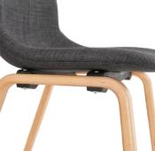 Chaise scandinave design 'Teknik Wood' en tissu gris foncé avec 4 pieds en bois naturel