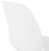 Chaise design empilable 'Teknik White' blanche pieds tréteaux en métal blanc