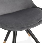 Chaise design 'Modena' en velours grise avec 4 pieds en bois noir et métal brossé doré