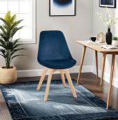 Chaise design 'Milano' en velours bleue avec 4 pieds en bois naturel