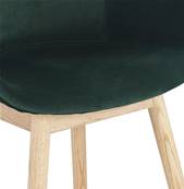 Chaise design à accoudoirs 'MAJESTY' en velours vert et 4 pieds en bois naturel