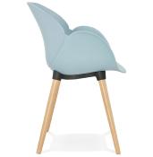 Chaise design scandinave à accoudoirs 'Lotusträ' bleue avec 4 pieds en bois naturel