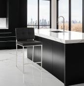Tabouret de snack mi-hauteur design carré 'Skilder' capitonné noir pieds acier brossé dossier haut