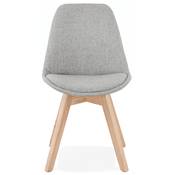 Chaise scandinave design 'Halmstad' en tissu gris clair avec 4 pieds en bois naturel