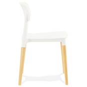 Chaise design de style scandinave 'MIDDAG' blanche avec 4 pieds en bois naturel