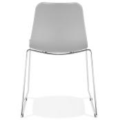 Chaise design empilable 'Style' grise avec pieds tréteaux en métal chromé