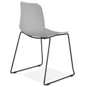 Chaise design empilable 'Style Black' grise pieds tréteaux en métal noir