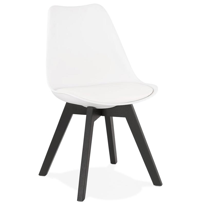 Chaise design 'Blackstad' blanche avec 4 pieds en bois noir