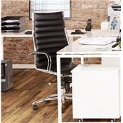 Fauteuil de bureau design à roulettes et dossier haut 'GREATERS' noir avec pieds en métal chromé
