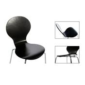Chaise design 'Funny' en bois noir avec 4 pieds en métal chromé