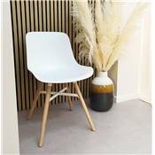 Chaise design de style scandinave 'GUTT' blanche avec 4 pieds en bois naturel
