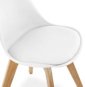 Chaise scandinave design 'Halmstad' blanche avec 4 pieds en bois naturel