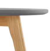 Tables basses scandinaves gigognes rondes 'Mukavä' plateau en bois gris 3 pieds en bois - Ø 50 cm