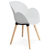 Chaise design scandinave à accoudoirs 'Lotusträ' blanche avec 4 pieds en bois naturel