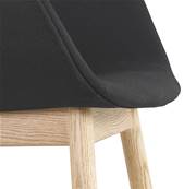 Chaise design à accoudoirs 'MAJESTY' en tissu noir et 4 pieds en bois naturel