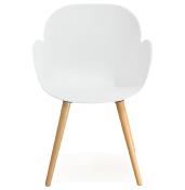 Chaise design scandinave à accoudoirs 'Lotusträ' blanche avec 4 pieds en bois naturel