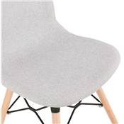 Chaise scandinave design 'Norsk Wood' en tissu gris clair avec 4 pieds en bois et métal noir