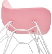 Chaise design 'Sländak White' rose avec 4 pieds en métal blanc
