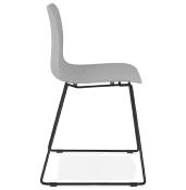 Chaise design empilable 'Style Black' grise pieds tréteaux en métal noir