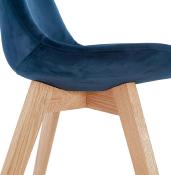 Chaise design 'Milano' en velours bleue avec 4 pieds en bois naturel