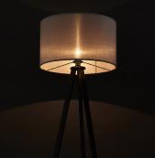 Lampadaire trépied scandinave 'Stätiv' abat-jour en tissu gris 3 pieds en métal noir