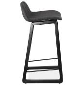 Tabouret de snack mi-hauteur scandinave 'Skala Black Edition' tissu gris foncé pieds bois noir dossier bas