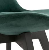 Chaise design 'Black Milano' en velours vert avec 4 pieds en bois noir