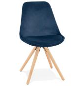 Chaise design 'Firenza' en velours bleue avec 4 pieds en bois naturel