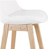 Tabouret de bar design scandinave 'Chairman' en tissu bouclé blanc avec 4 pieds en bois naturel et dossier haut