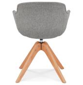 Chaise design de style scandinave à accoudoirs 'VOGAN' en tissu gris avec 4 pieds en bois naturel