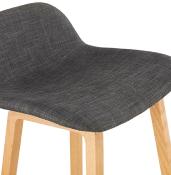 Tabouret de snack mi-hauteur design scandinave 'Skala' en tissu gris foncé pieds tréteaux bois dossier bas