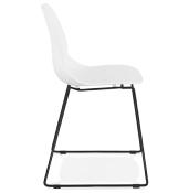 Chaise design empilable 'Teknik Black' blanche pieds tréteaux en métal noir