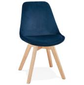 Chaise design 'Milano' en velours bleue avec 4 pieds en bois naturel