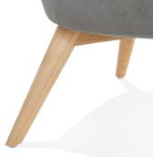 Fauteuil lounge design à accoudoirs 'COBBE' en velours gris et pieds en bois naturel