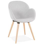 Chaise design scandinave à accoudoirs 'LOTUSTRÄ' en tissu gris claire avec 4 pieds en bois naturel