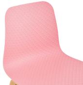 Chaise scandinave design 'Parkwood' rose avec 4 pieds en bois naturel