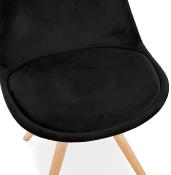 Chaise design 'Firenza' en velours noire avec 4 pieds en bois naturel