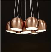 Suspension design 'GRELOT' avec 7 abats-jour boule en métal cuivré