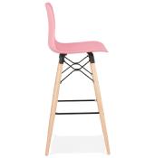 Tabouret de bar scandinave 'Slakwood' rose 4 pieds bois et repose pieds en métal noir dossier haut