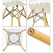 Chaise scandinave design 'Sjöbo' blanche avec 4 pieds en bois naturel et métal noir