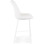 Tabouret de snack mi-hauteur design 'KESKI MINI' en tissu bouclé blanc avec 4 pieds et repose pieds en métal blanc dossier haut