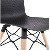 Chaise scandinave design 'Sländak Woody' noire avec 4 pieds en bois naturel et métal noir
