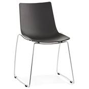 Chaise design empilable 'Slända' noire pieds tréteaux en métal chromé