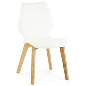 Chaise scandinave design 'Kvad' blanche avec 4 pieds en bois massif