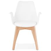 Chaise style scandinave design à accoudoirs 'PRINS' blanche avec 4 pieds en bois naturel